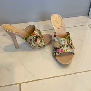Gucci flora print heels (worn) size 7.5